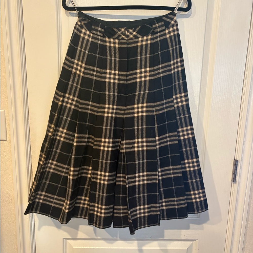 Elegant Plaid A-Line Skirt in Black and Cream